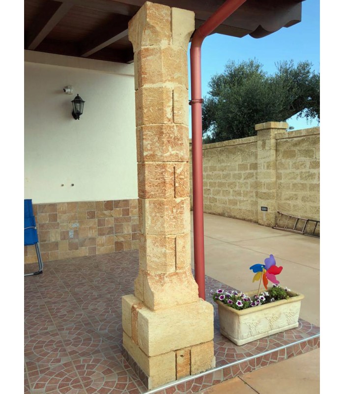 Colonna in tufo rosso 01