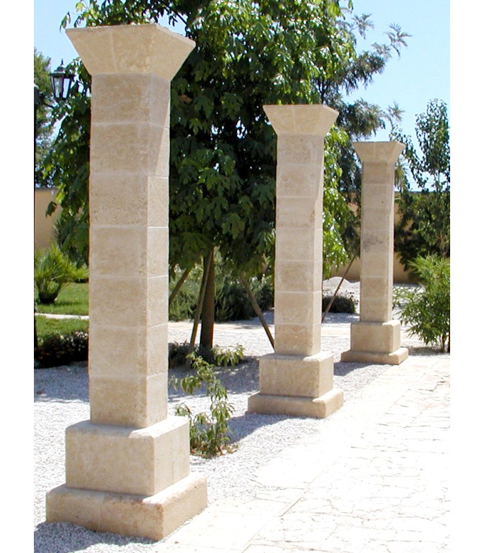 Colonna in tufo giallo 03
