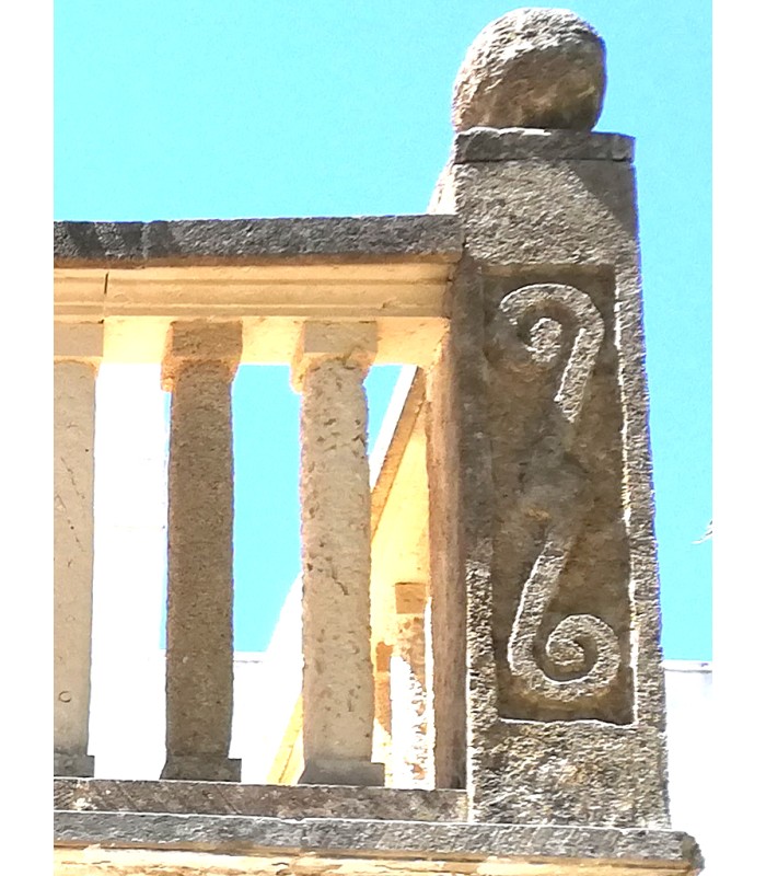 Balaustra in tufo carparo giallo 13