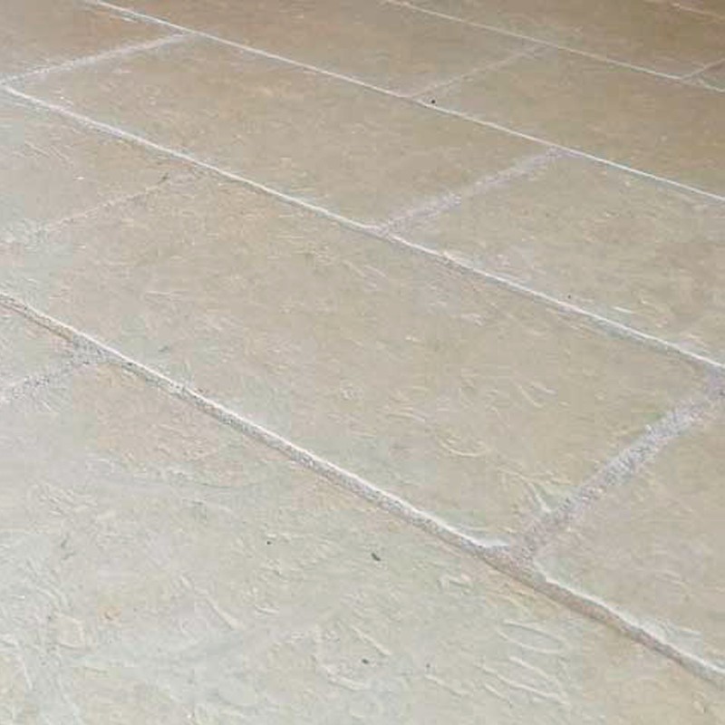 - Mq - Spessore cm 1,7 Pavimento in pietra taurina finitura anticato senza trattamento.