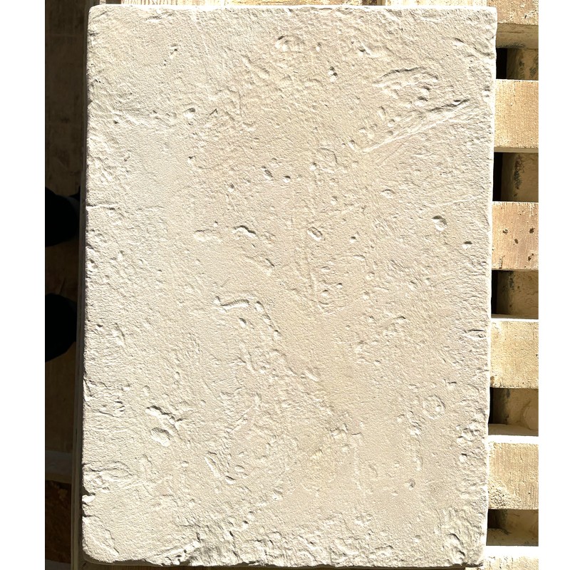 - Mq - Spessore cm 1,7 Pavimento in pietra taurina finitura anticato senza trattamento.