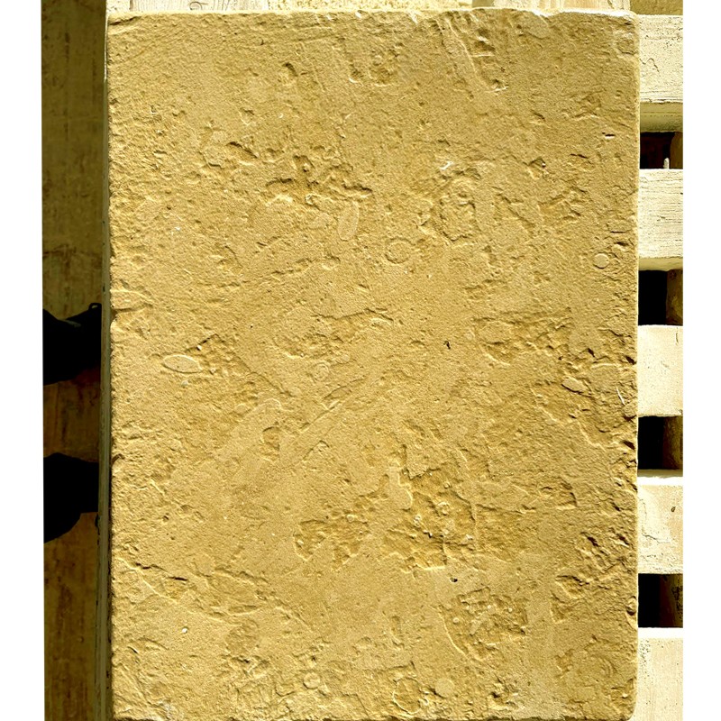- Mq - Spessore cm 1,7 Pavimento in pietra taurina finitura anticato con trattamento.