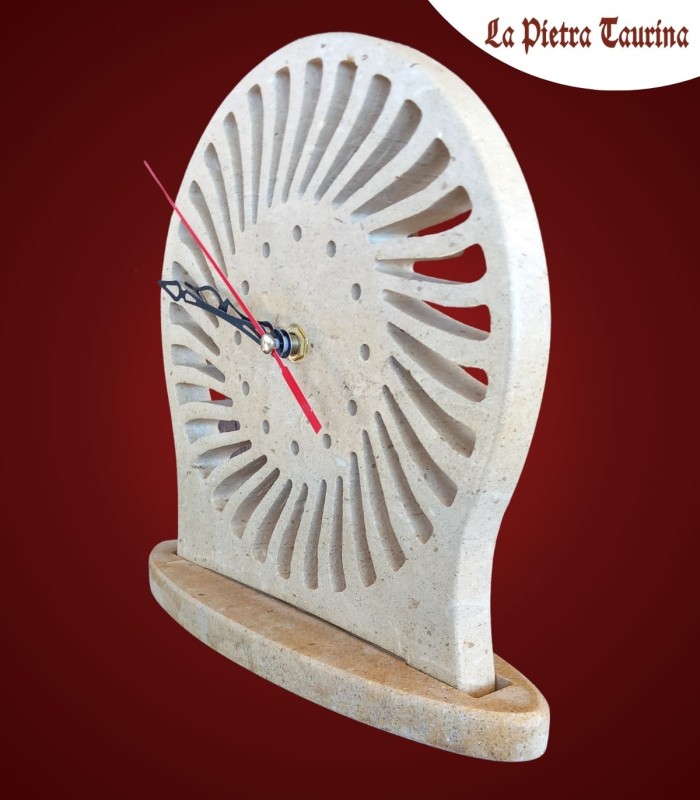 Orologio in pietra leccese con raggio di sole
