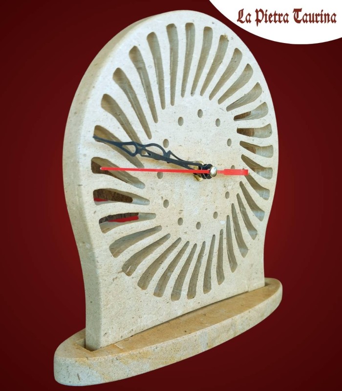 Orologio in pietra leccese con raggio di sole