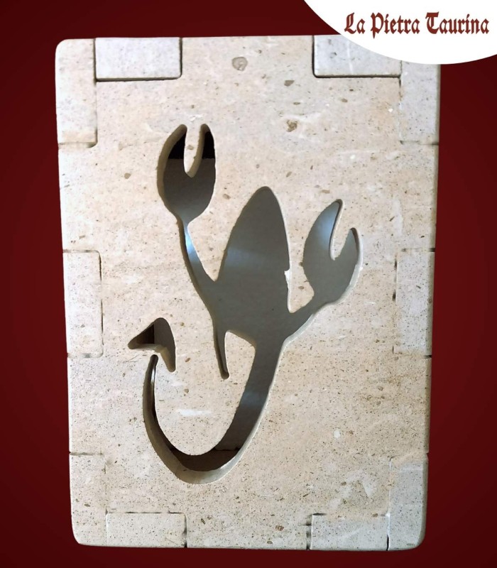 Lampada in pietra leccese con segno zodiacale scorpione