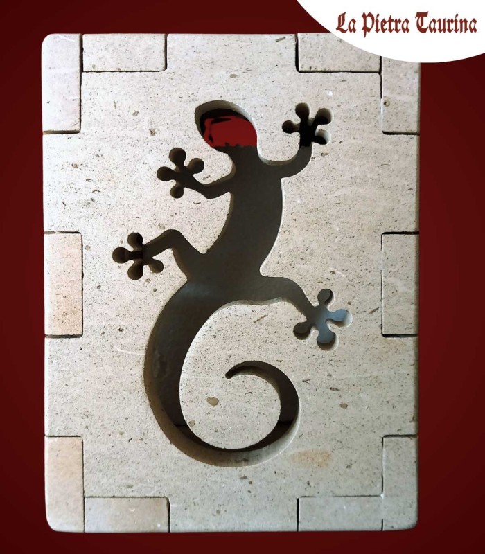 Lampada in pietra leccese con geco