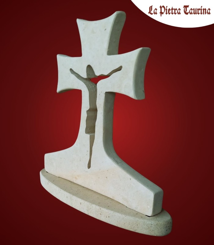 Croce in pietra leccese